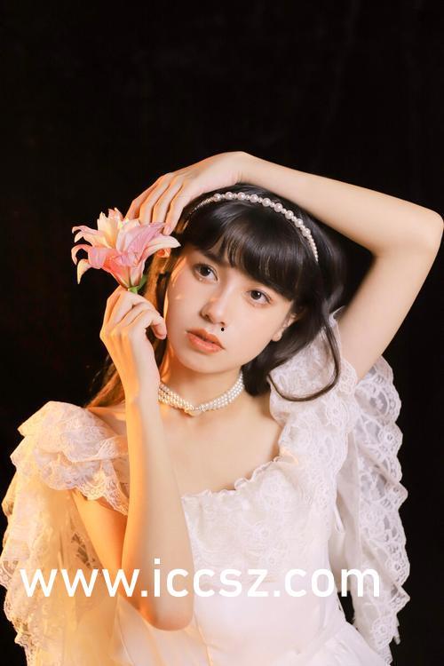 网红吃瓜爆料雅典娜,雅典娜背后的惊人真相，吃瓜群众纷纷热议！