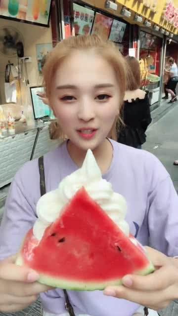 网红吃瓜小姐姐视频下载